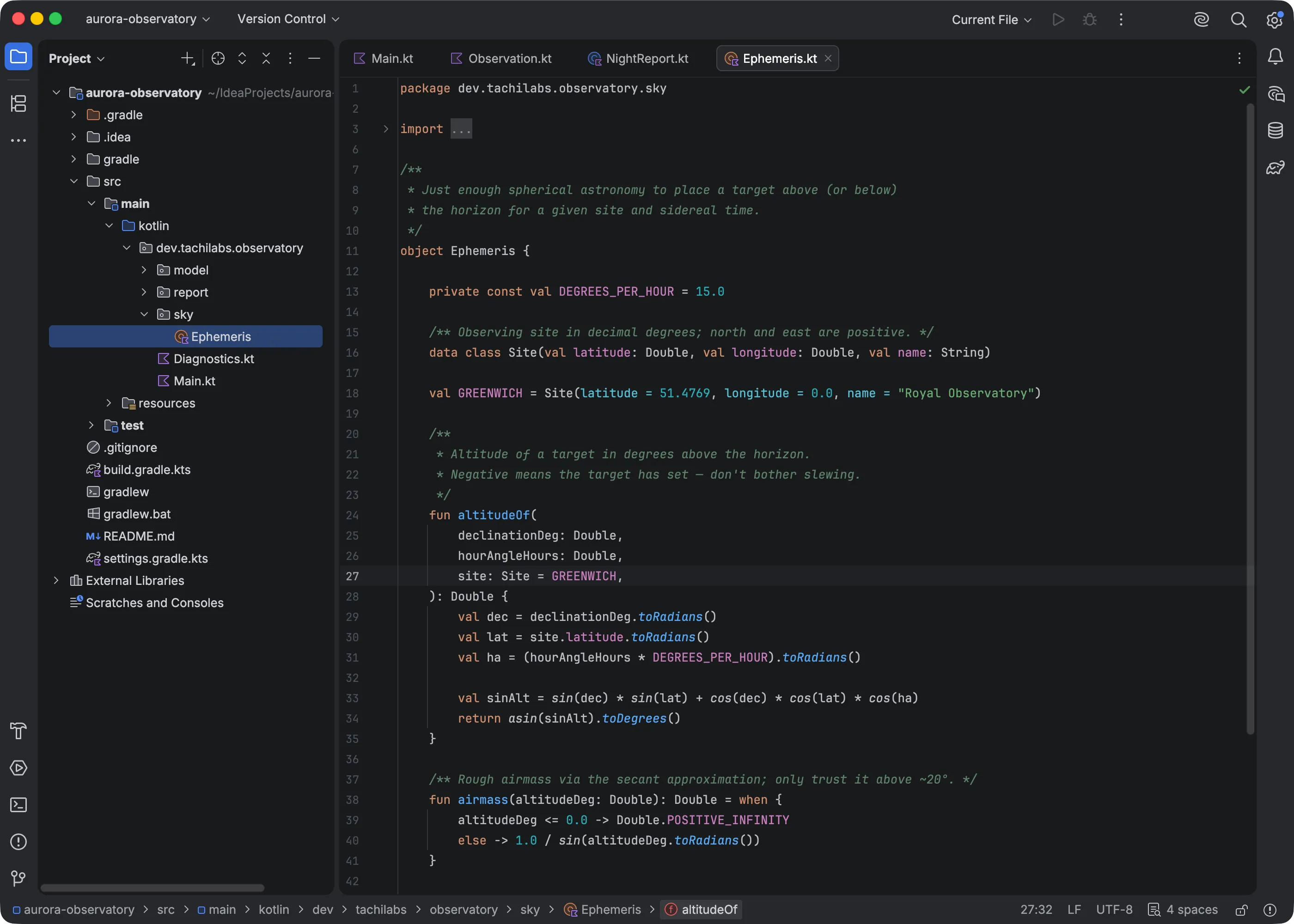 The same IntelliJ IDEA view on Islands Dark with tinting off, revealed left of the divider